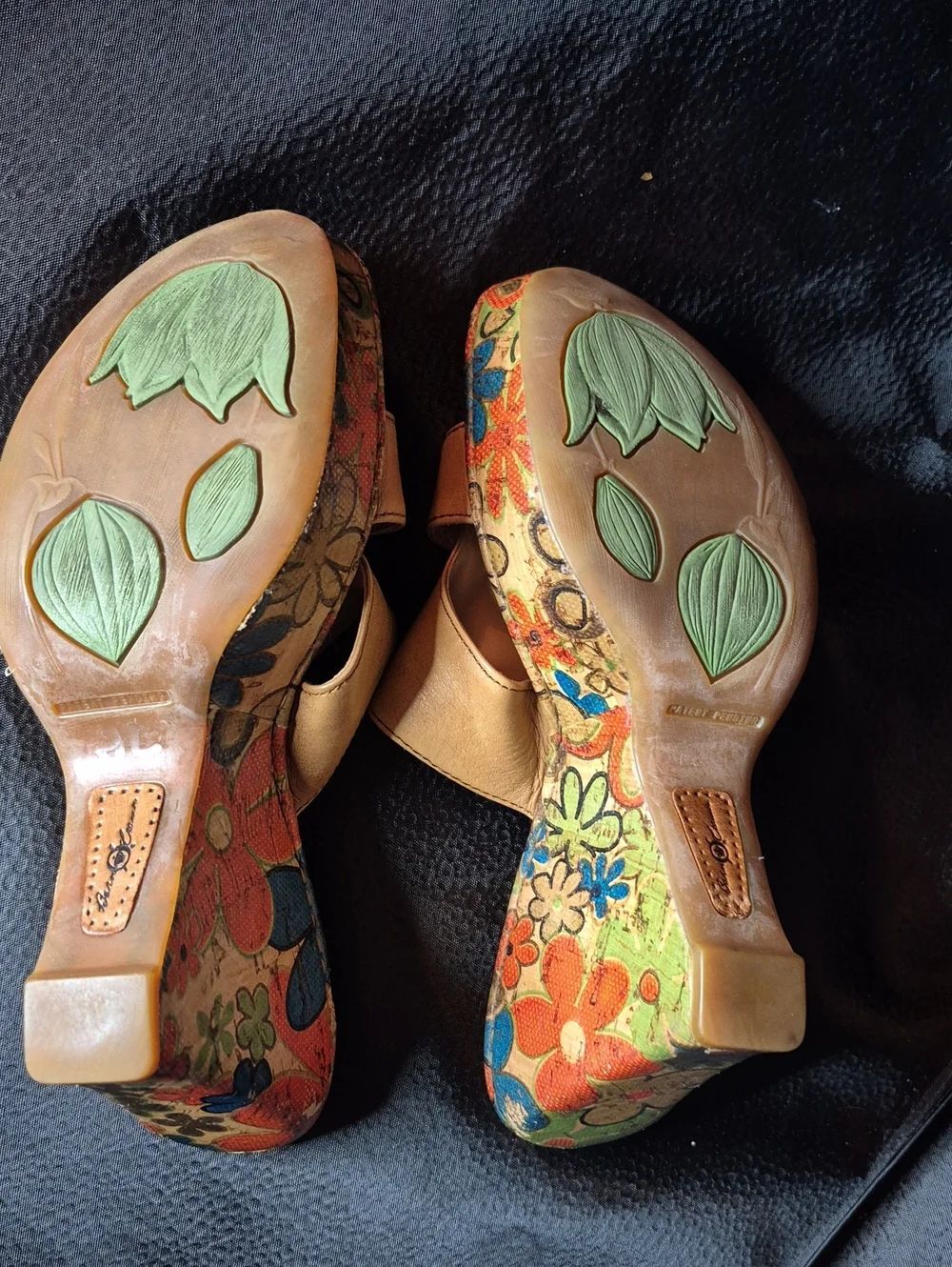 Born Crown Women's 8 Leather Floral Wedge Sandal - Picture 5 of 8